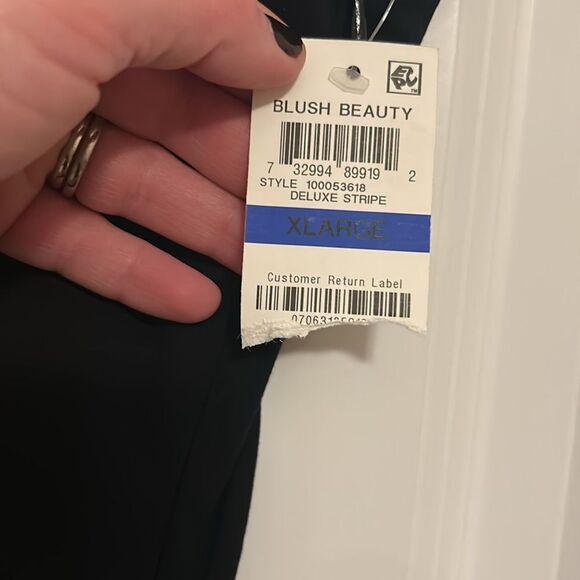 Bar III Women's Black Textured Crepe Jumpsuit Size XL NWT - Picture 3 of 4